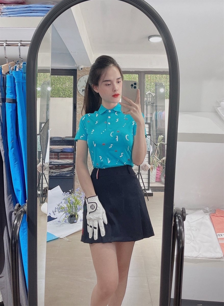 Hoa hậu Đỗ Mỹ Linh, Hương Giang 'đua nhau' mặc váy đi đánh Golf