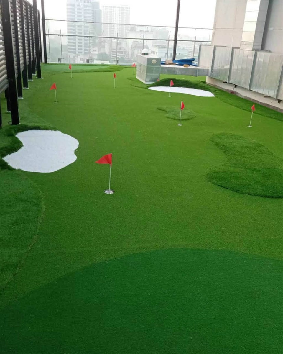 Hoàn thiện mẫu thảm putt green trên sân thượng