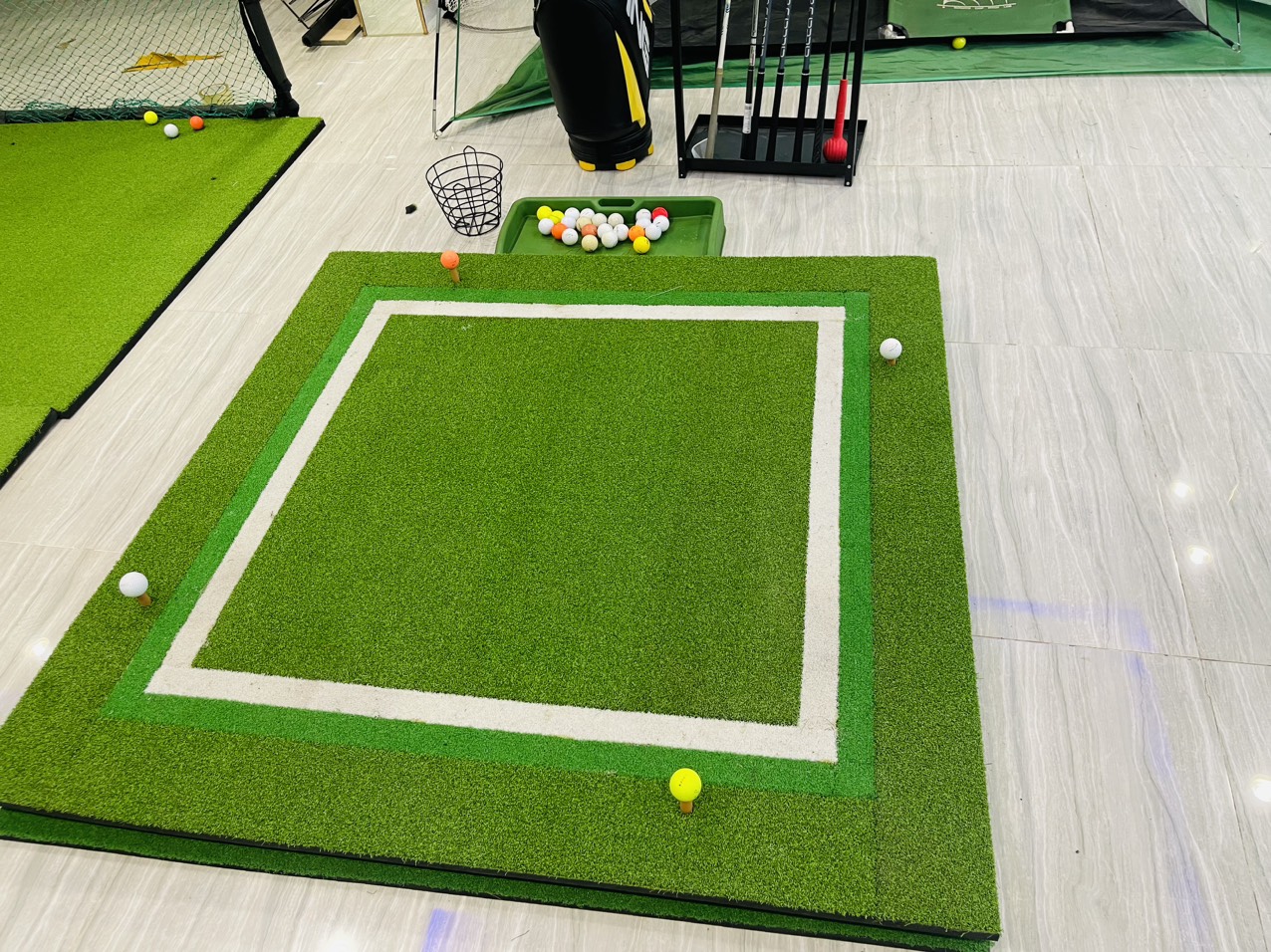 Thảm tập golf 2D mẫu mới kèm 2 tee