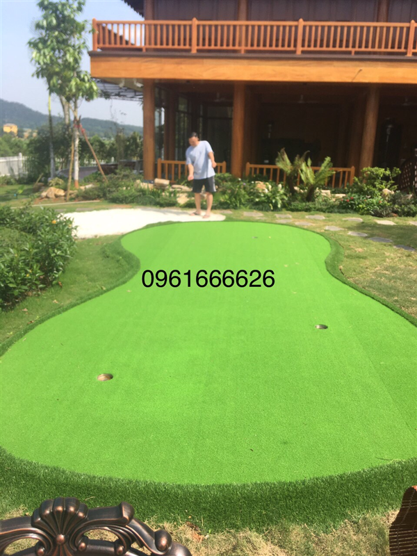 thi-cong-san-golf-tai-nha-thang-5-nam-2021